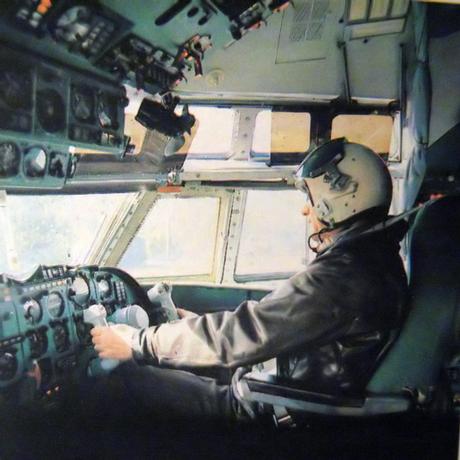 Летчик-испытатель в кабине Ил-62. Фото: Из архива КАПО.