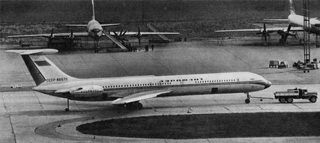 Монинский Ил-62 СССР-86670 в Домодедово, спасибо Павлу (aka ARIA) за сканирование фотографии!
